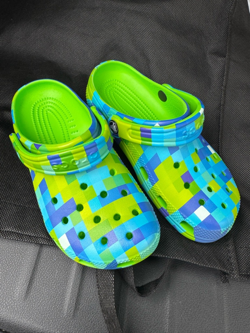 CROCS Minecraft - Kids Neon Green & Blue Patterned Clogs